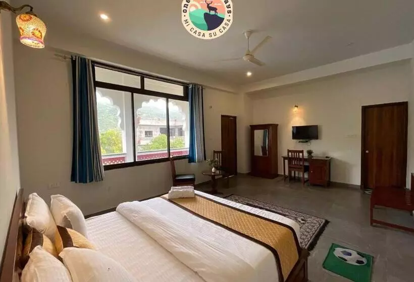 Hotel Golden Bird X One Light Stays