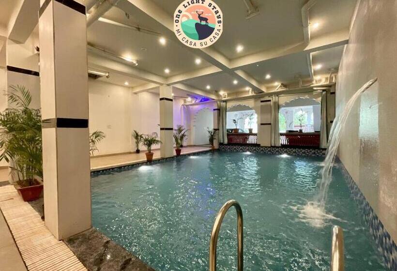 فندق Golden Bird X One Light Stays