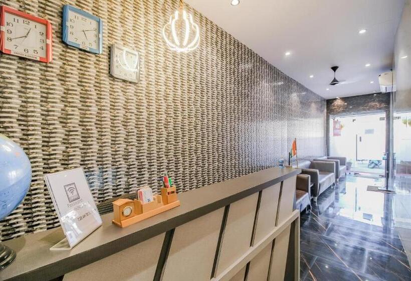 호텔 Treebo Trip Ahlan International