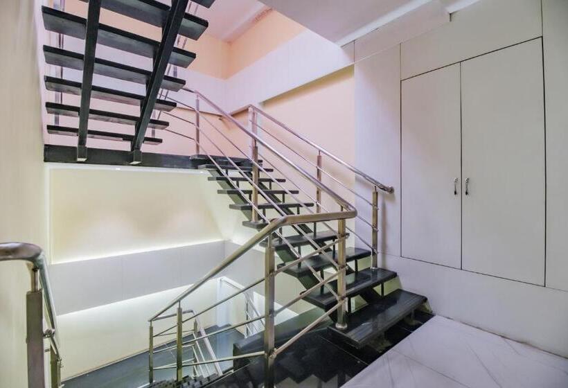 호텔 Treebo Trip Ahlan International