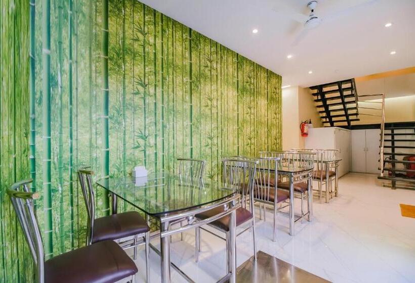 호텔 Treebo Trip Ahlan International