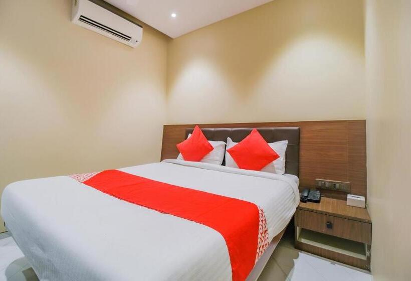 호텔 Treebo Trip Ahlan International