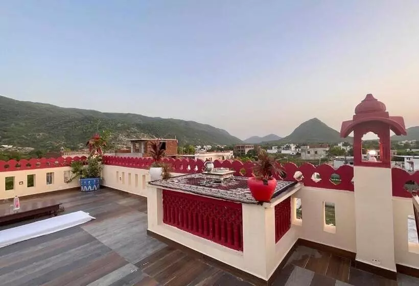 Hotel Golden Bird X One Light Stays