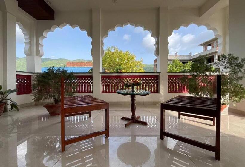 فندق Golden Bird X One Light Stays