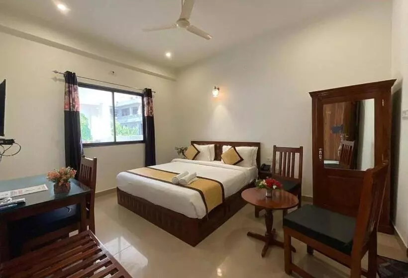 Hotel Golden Bird X One Light Stays