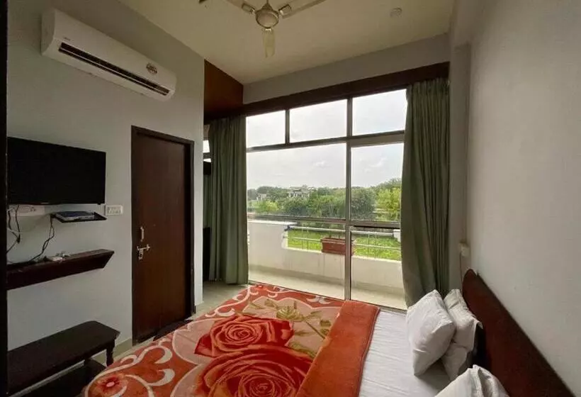 Hotel Golden Bird X One Light Stays