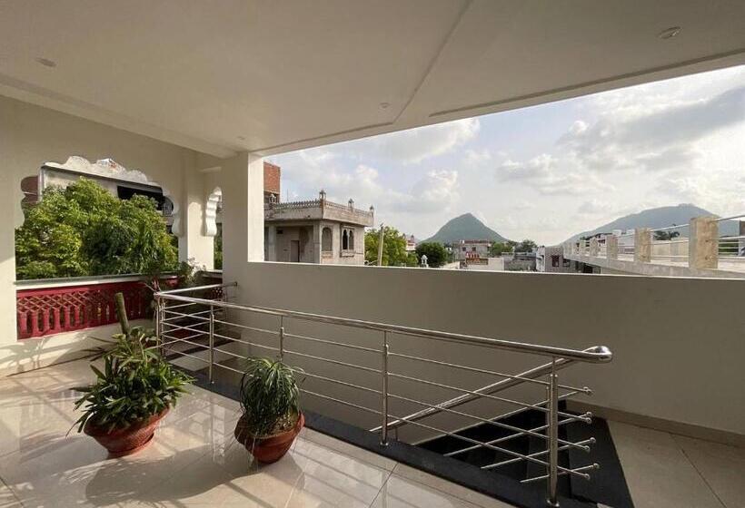 فندق Golden Bird X One Light Stays