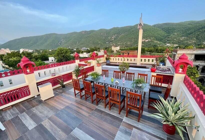 فندق Golden Bird X One Light Stays