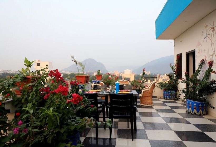 فندق Golden Bird X One Light Stays