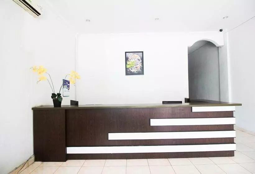 ホテル Oyo 1969 Wisma Sari