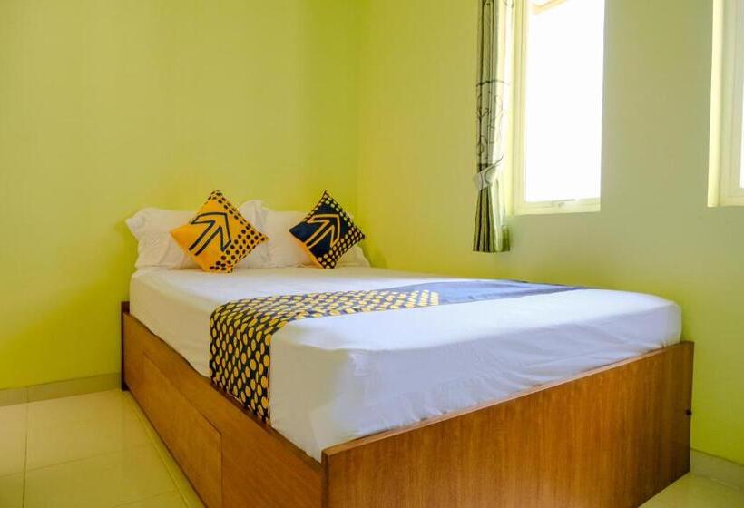 בית מלון כפרי Spot On 2032 Kalyca Kos Family Syariah