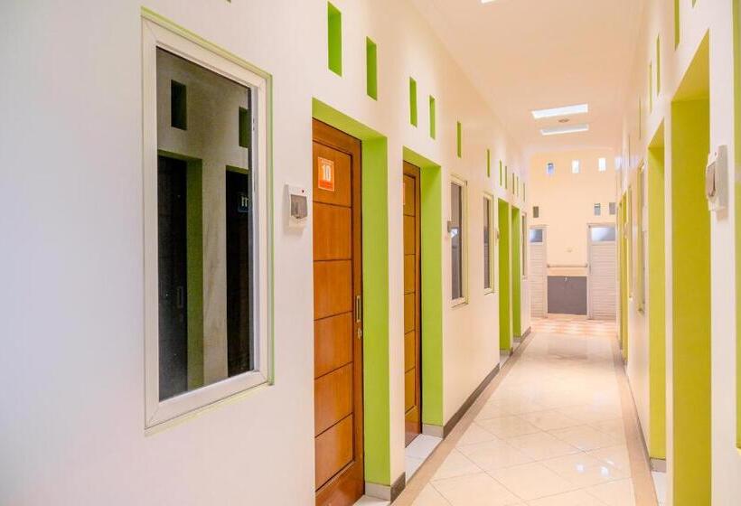 בית מלון כפרי Spot On 2032 Kalyca Kos Family Syariah