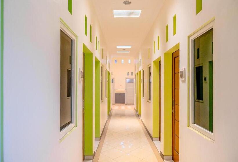 בית מלון כפרי Spot On 2032 Kalyca Kos Family Syariah