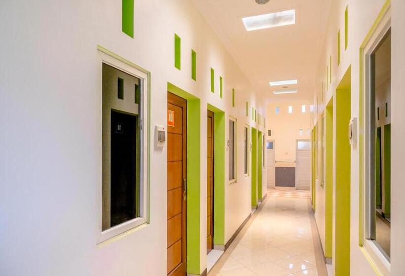 בית מלון כפרי Spot On 2032 Kalyca Kos Family Syariah