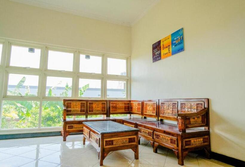 בית מלון כפרי Spot On 2032 Kalyca Kos Family Syariah