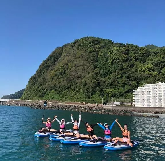 پانسیون 海と山に囲まれた静かな港町の オーシャンビュー 個室ゲストハウスeat&stay Romey