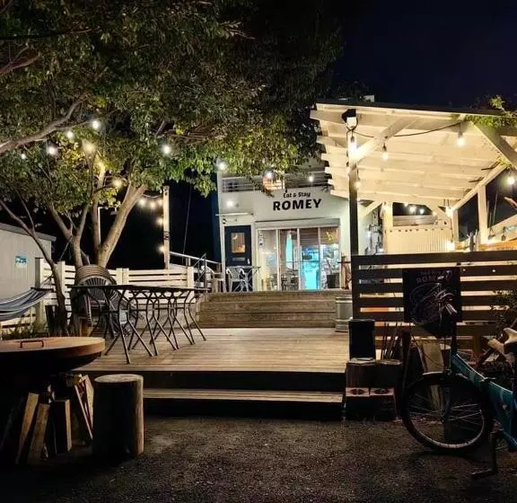 پانسیون 海と山に囲まれた静かな港町の オーシャンビュー 個室ゲストハウスeat&stay Romey
