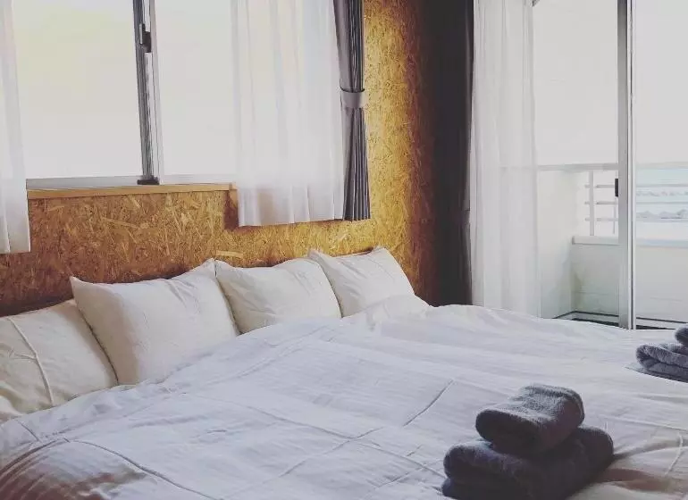 پانسیون 海と山に囲まれた静かな港町の オーシャンビュー 個室ゲストハウスeat&stay Romey
