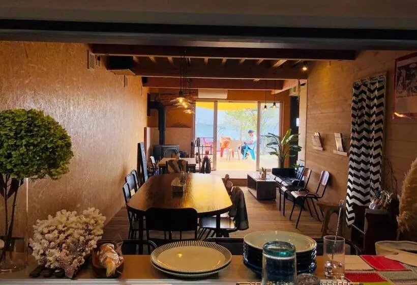 پانسیون 海と山に囲まれた静かな港町の オーシャンビュー 個室ゲストハウスeat&stay Romey