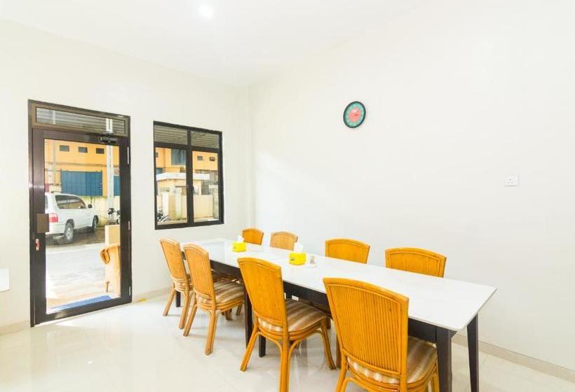 בית מלון כפרי Capital O 1867 Kara Guest House