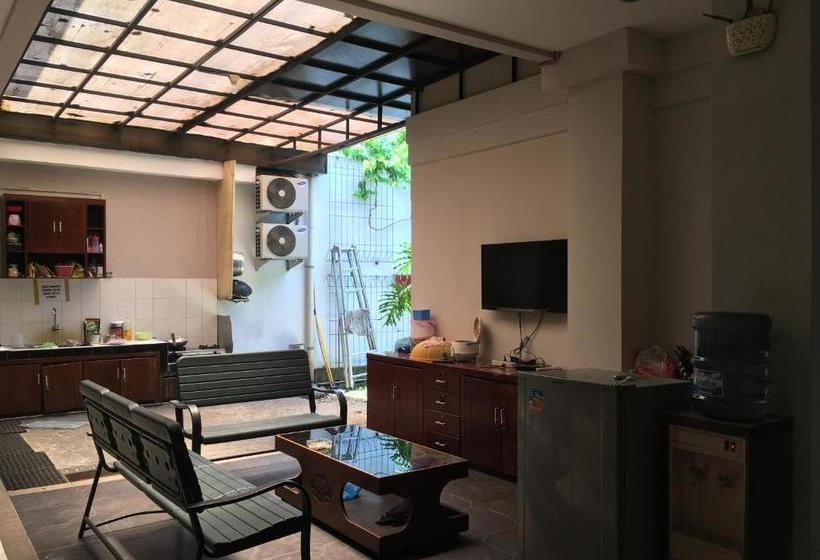 Отель Oyo 1924 Sweet Home