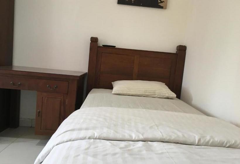 Отель Oyo 1924 Sweet Home