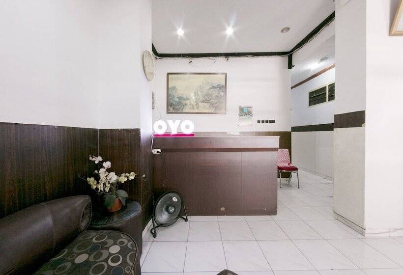 Hotel Oyo 1935  Diamond Inn Makassar