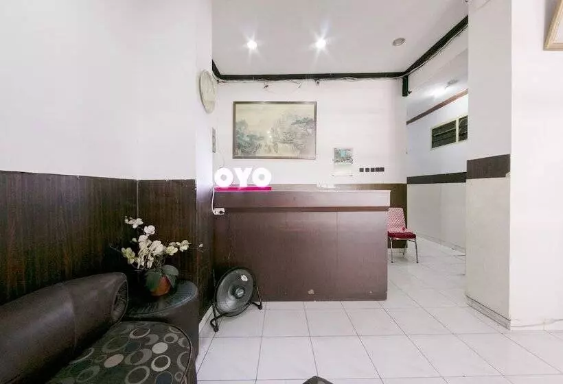 ホテル Oyo 1935  Diamond Inn Makassar