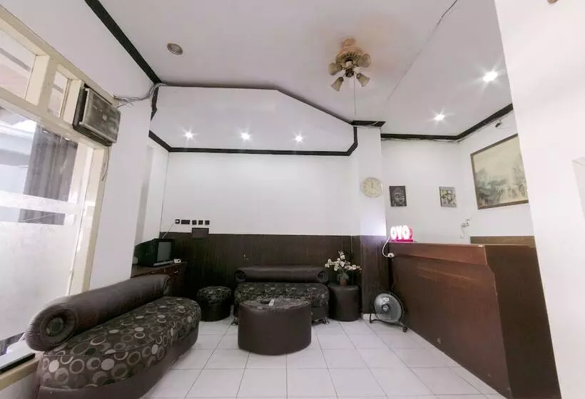 ホテル Oyo 1935  Diamond Inn Makassar