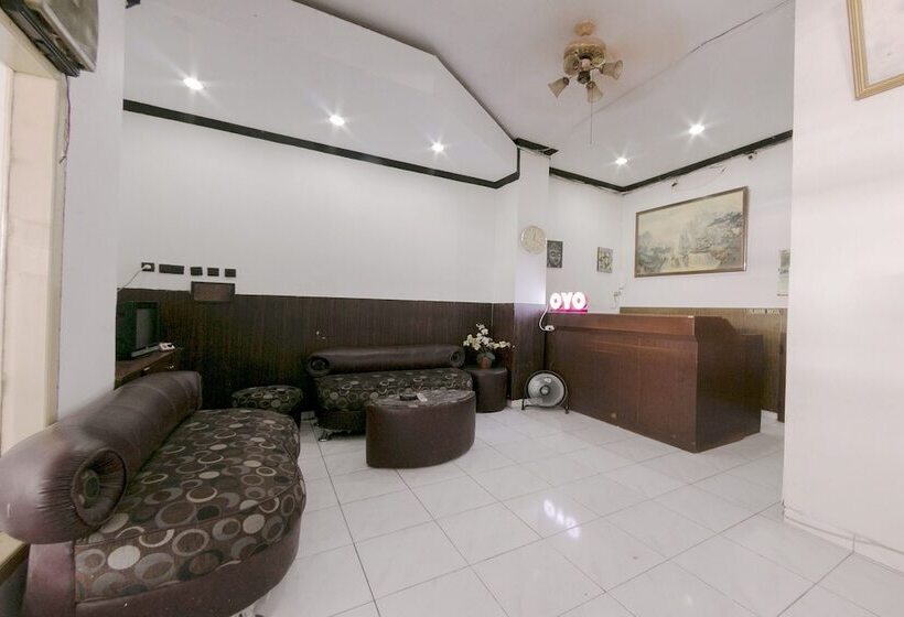 Hotel Oyo 1935  Diamond Inn Makassar