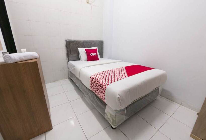 Hotel Oyo 1935  Diamond Inn Makassar