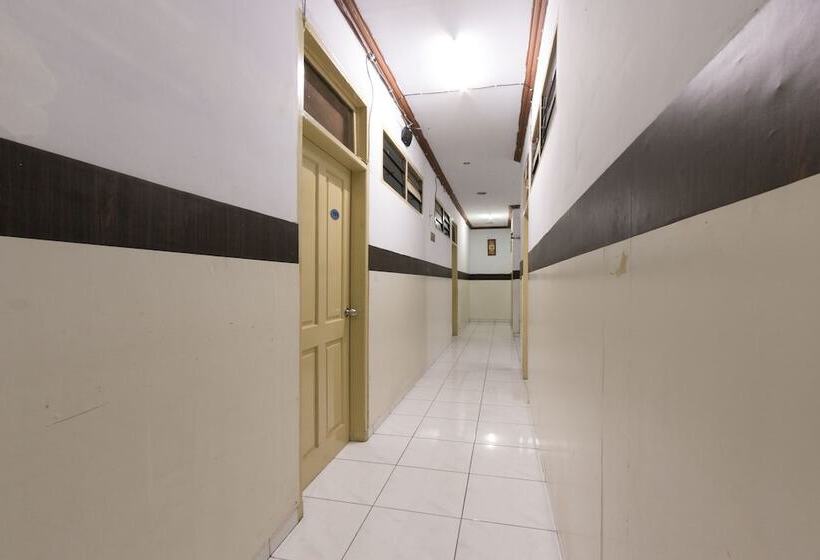 Hotel Oyo 1935  Diamond Inn Makassar