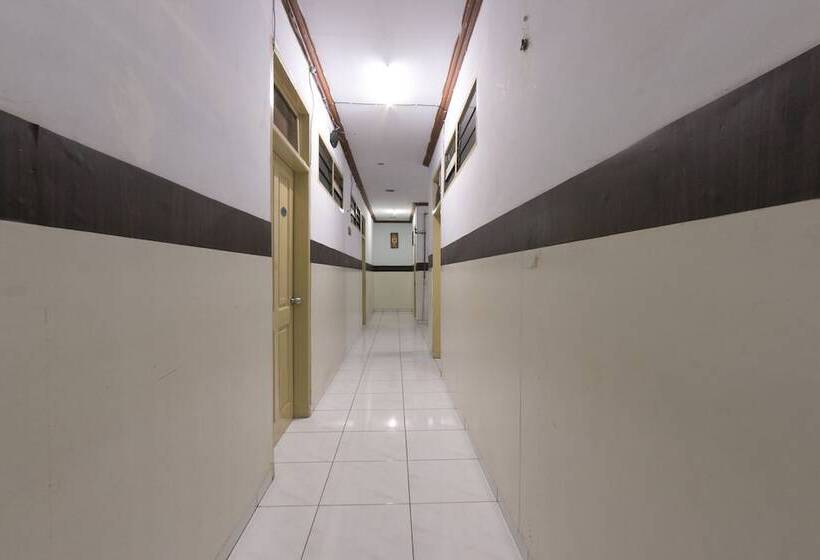 Hotel Oyo 1935  Diamond Inn Makassar