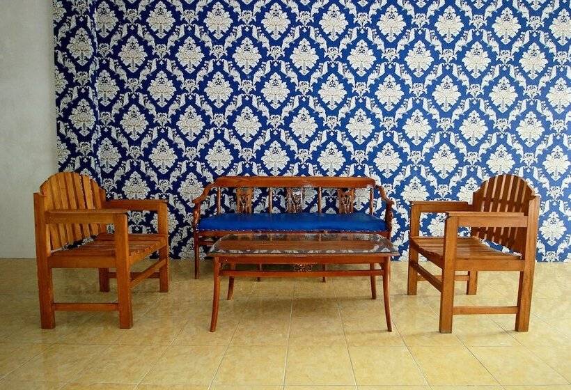 هتل Oyo 1981 Unib Kostel