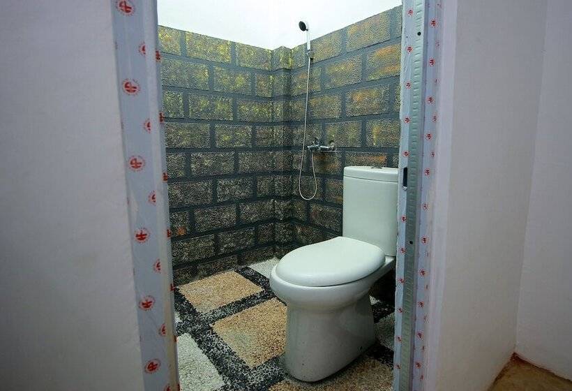 هتل Oyo 1981 Unib Kostel