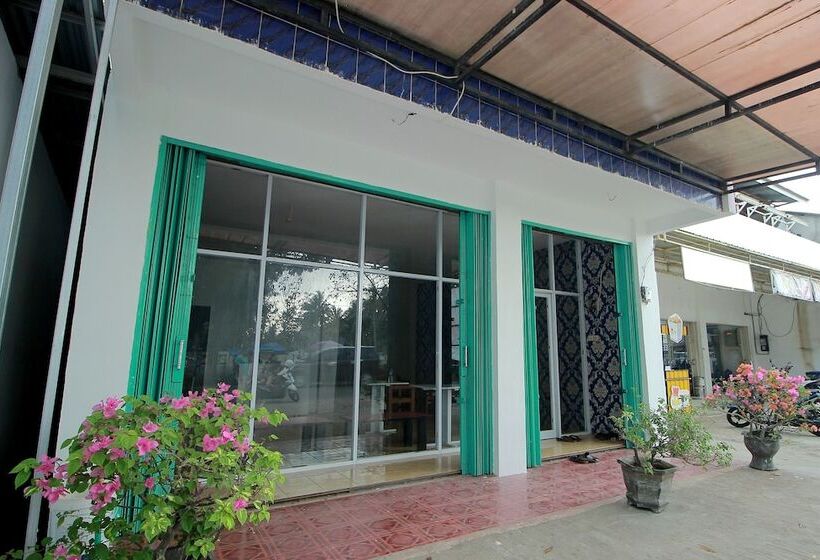 هتل Oyo 1981 Unib Kostel