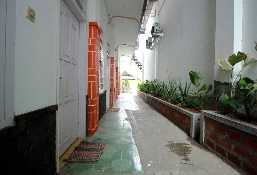 هتل Oyo 1981 Unib Kostel