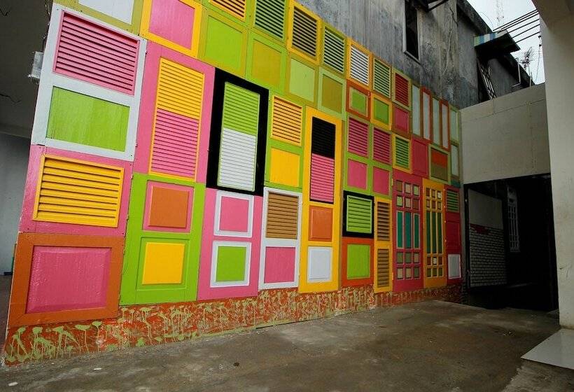 هتل Oyo 1981 Unib Kostel