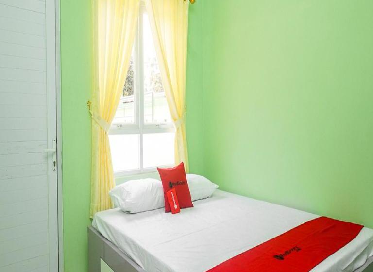 פנסיון Reddoorz Syariah Near Gor Panatayuda