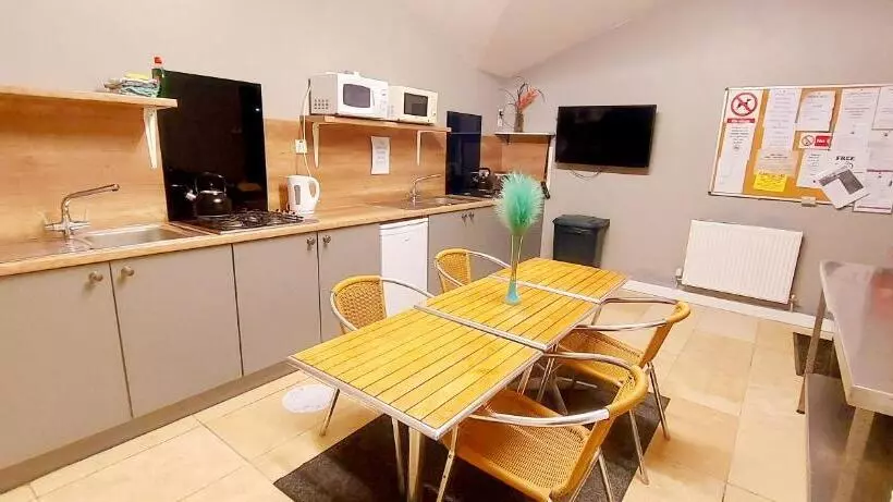 Retkeilymaja Private Room At Torrent Walk Bunkhouse In Snowdonia