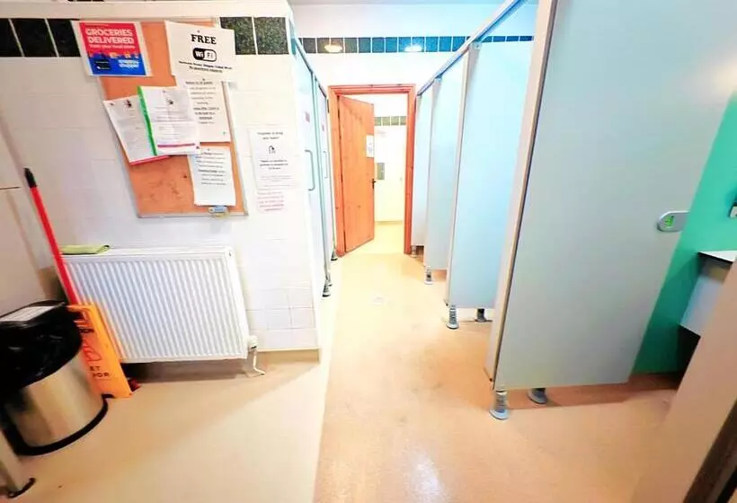 Retkeilymaja Private Room At Torrent Walk Bunkhouse In Snowdonia