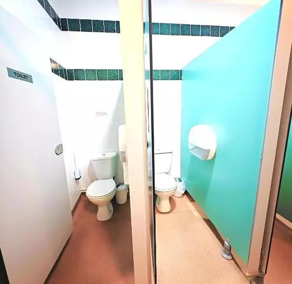 Retkeilymaja Private Room At Torrent Walk Bunkhouse In Snowdonia