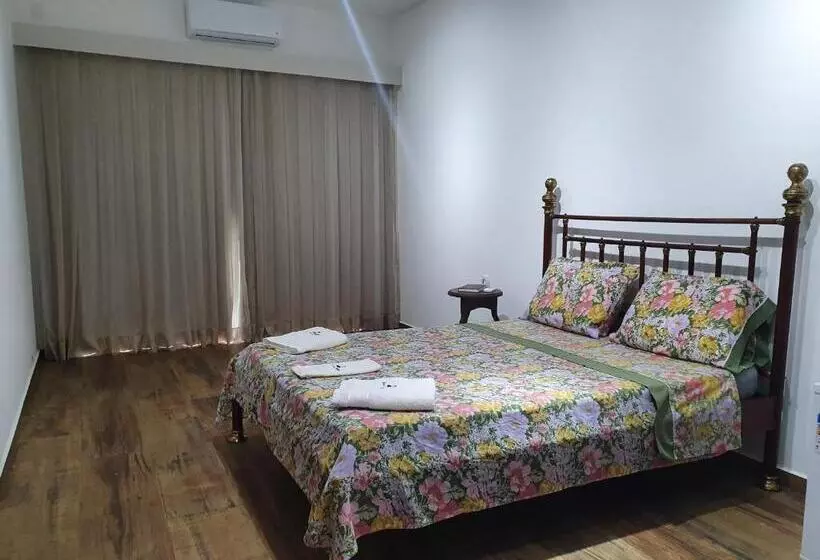 Hotelli Espaço Casa Na Rocha