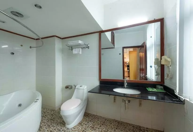 هتل Oyo 472 Lenka