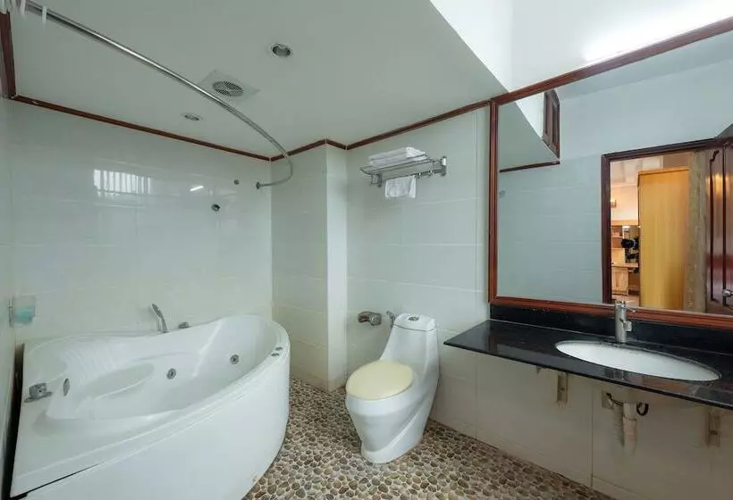 هتل Oyo 472 Lenka