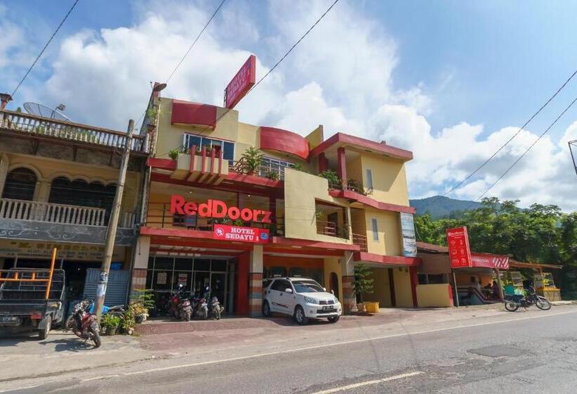 فندق Reddoorz @ Parapat