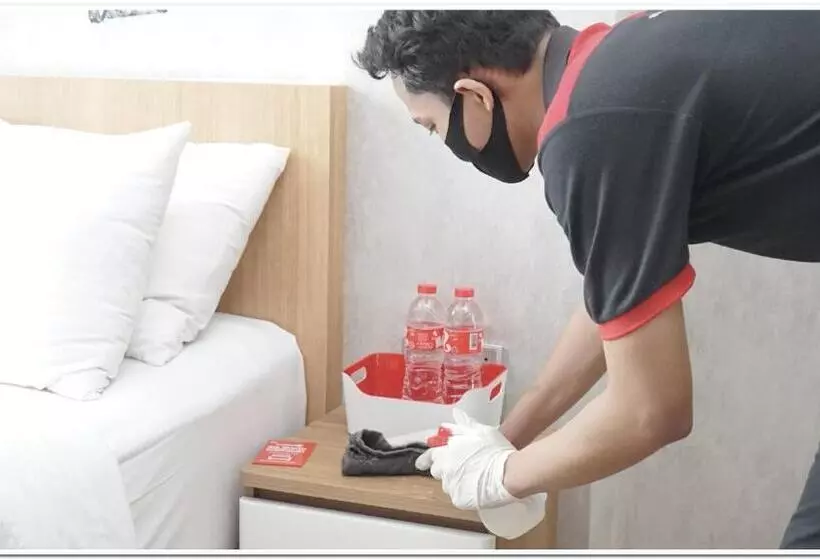 Hotelli Reddoorz @ Parapat