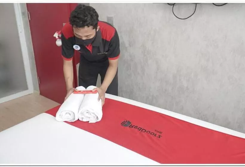 Hotelli Reddoorz @ Parapat