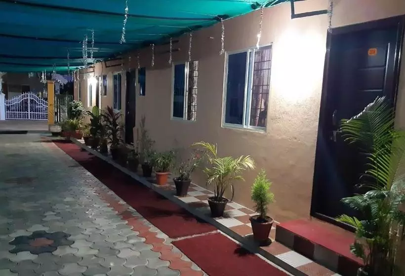 ホテル Sri Nandini Guest House
