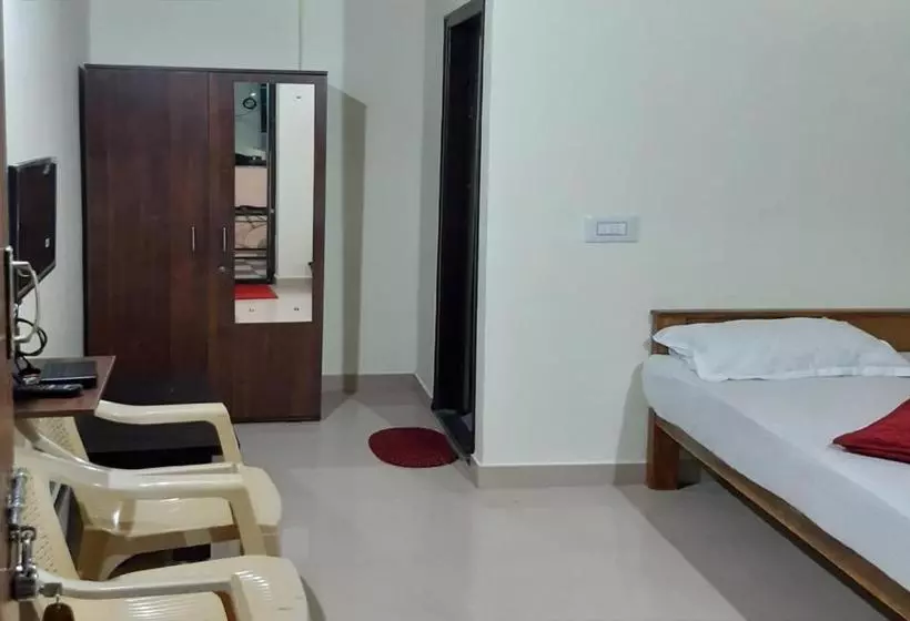 ホテル Sri Nandini Guest House